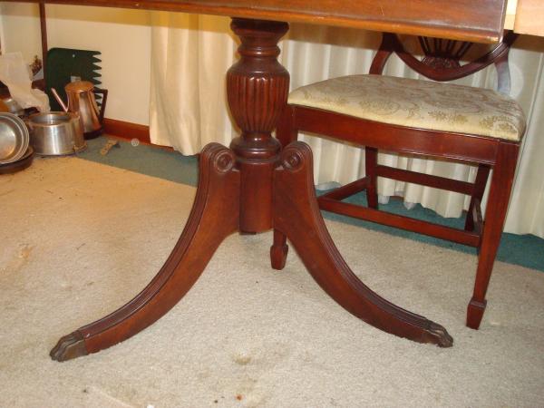 Mahogany Dinning Table Bought In 1940 s With Claw Feet And Leaf 